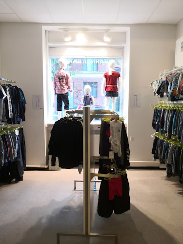 Anmeldelser af Red Barnet Genbrug i Amager Vest - Genbrugsbutik