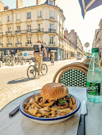 Plats et boissons du Restaurant de hamburgers Les Burgers de Colette - Rennes - n°11