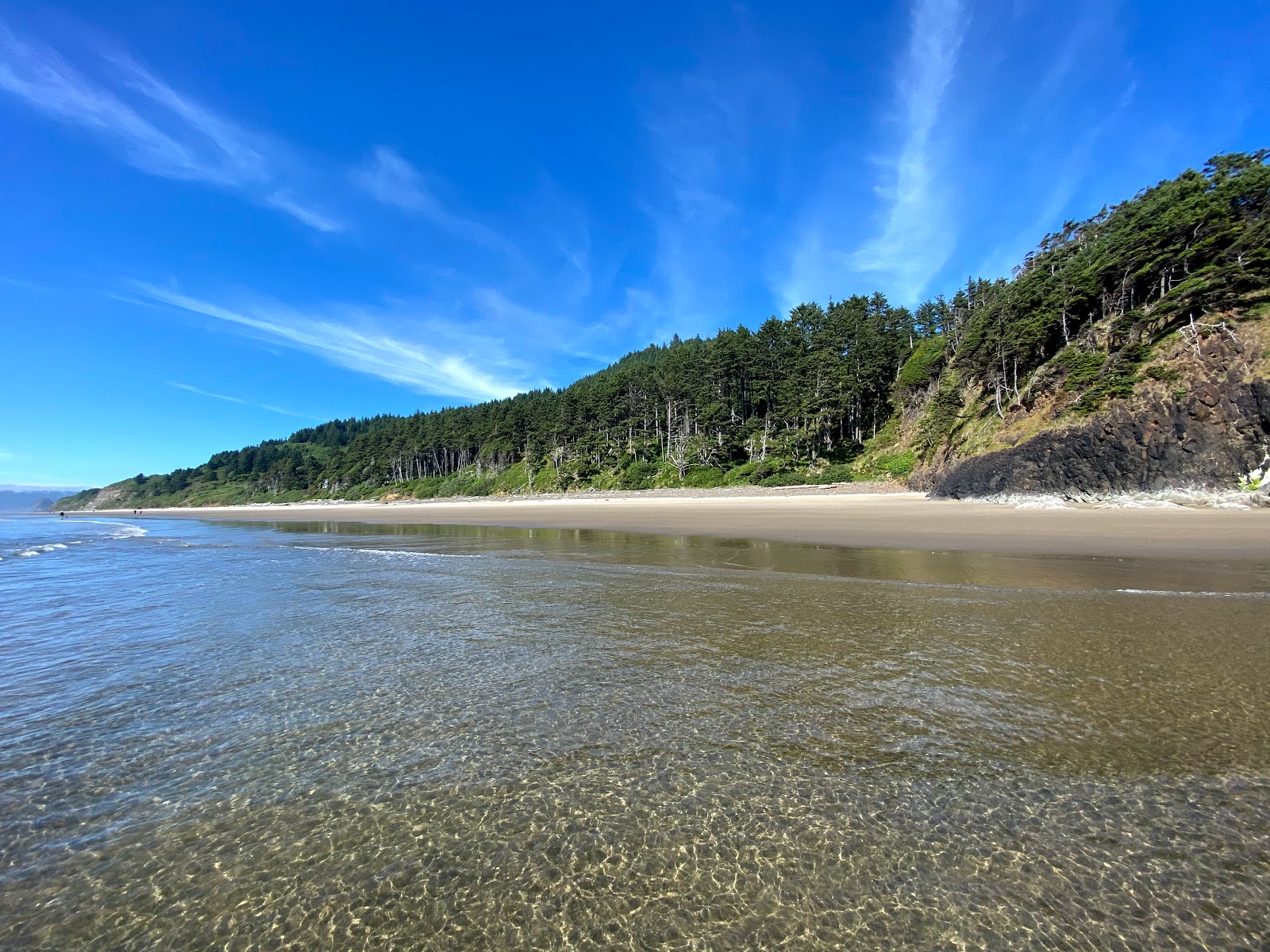 Photo de Arcadia Beach avec sable lumineux de surface