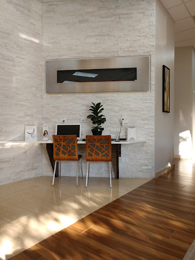 Shopping Mall «Burr Ridge Village Center», reviews and photos, 701 Burr Ridge Pkwy, Willowbrook, IL 60527, USA