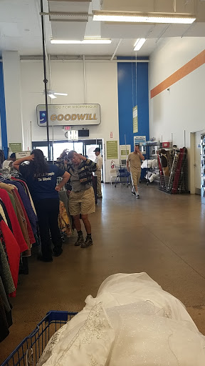 Thrift Store «32nd St & Thomas Goodwill Retail Store, Donation Center & Career Center», reviews and photos, 3130 E Thomas Rd, Phoenix, AZ 85016, USA
