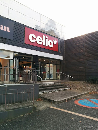 Magasin de vêtements pour hommes celio Houssen