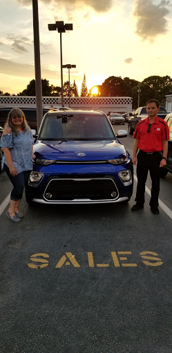 Car Dealer «Friendly Kia», reviews and photos, 5819 US-19, New Port Richey, FL 34652, USA