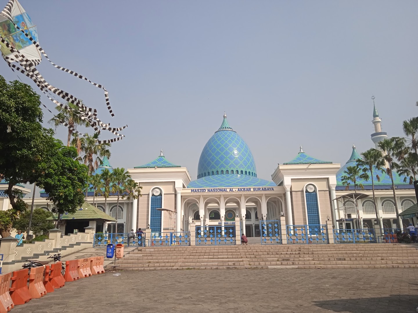 Masjid Nasional Al-akbar Surabaya Photo