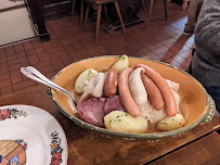 Choucroute d'Alsace du Restaurant de spécialités alsaciennes Brasserie Chez Hansi à Colmar - n°13