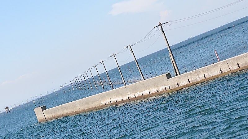 牛込海岸 海中電柱
