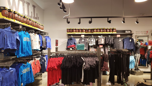 Clothing Store «Under Armour Factory House», reviews and photos, 5220 Fashion Outlets Way #1135, Rosemont, IL 60018, USA