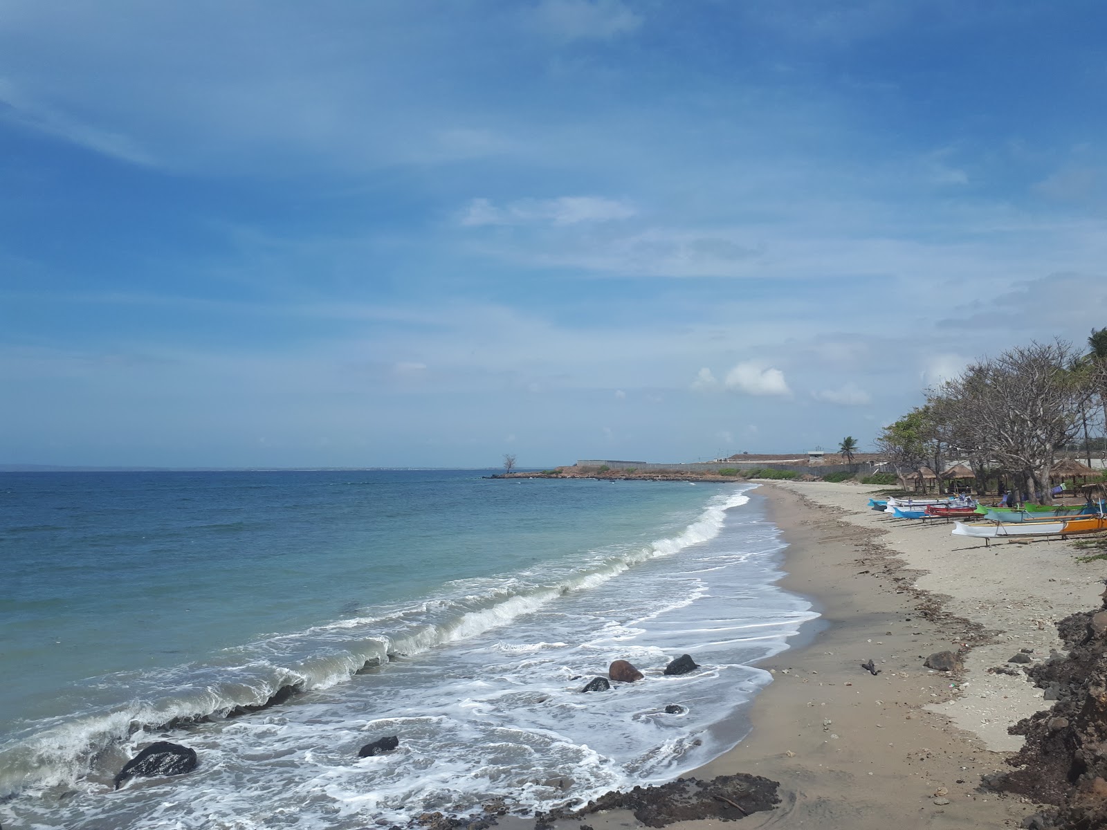 Foto di Kuang wai beach con una superficie del sabbia luminosa