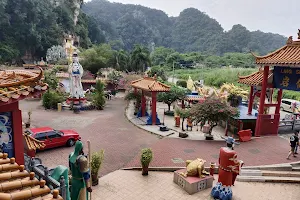 Ling Sen Tong Temple image