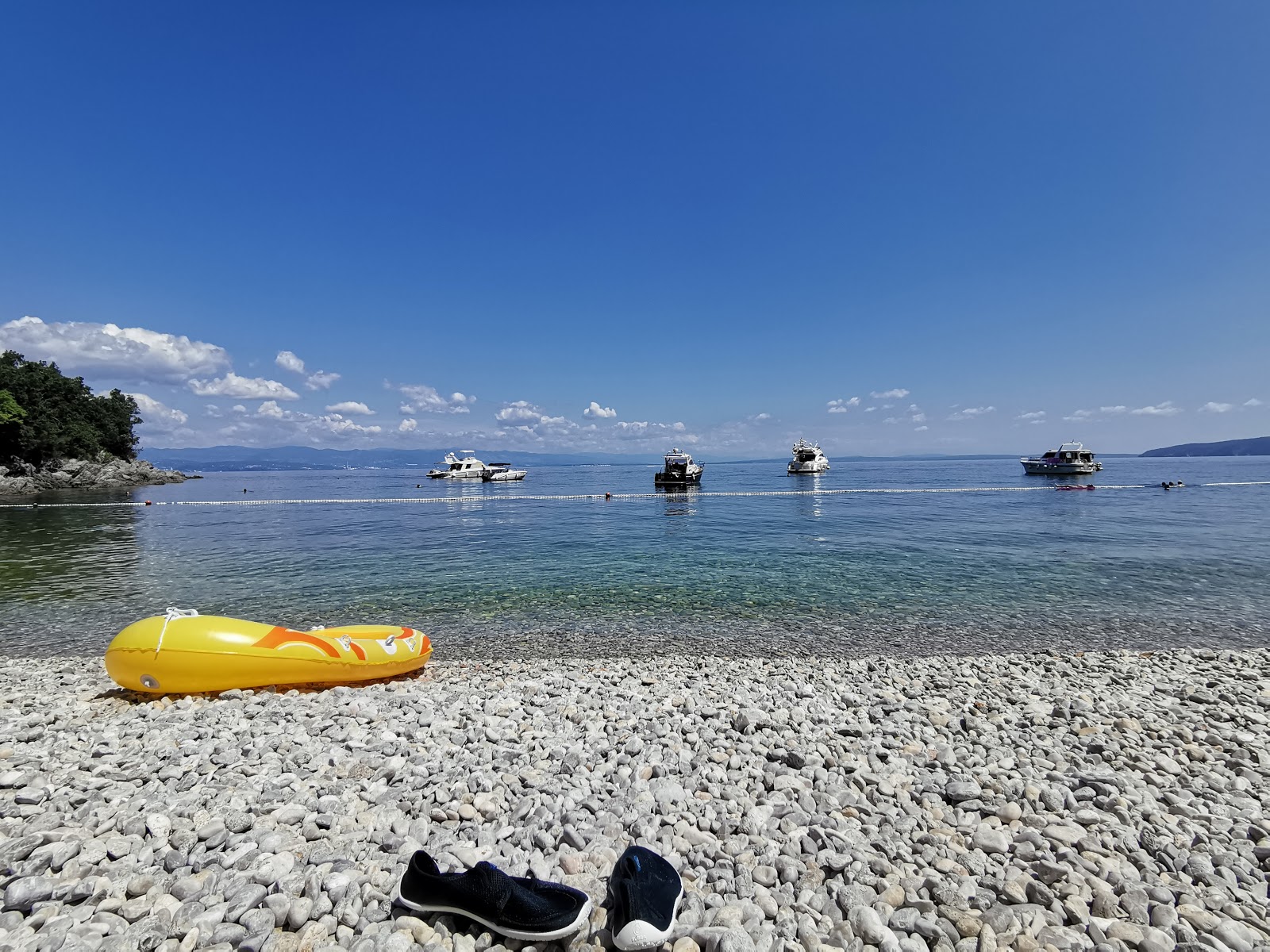 Foto van Cesarova beach met turquoise puur water oppervlakte