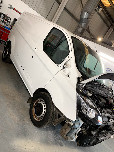 Autospray Cardiff Ltd - Auto repair shop