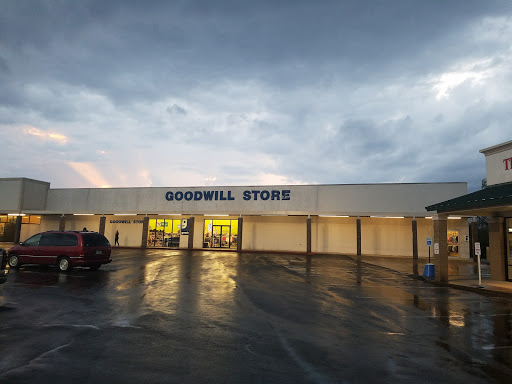 Thrift Store «Goodwill Store and Donation Center», reviews and photos, 6929 J.F.K. Blvd # 112, North Little Rock, AR 72116, USA