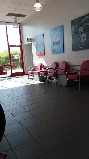 Tire Shop «Discount Tire», reviews and photos, 120 Avon Village Pkwy, Avon, IN 46123, USA