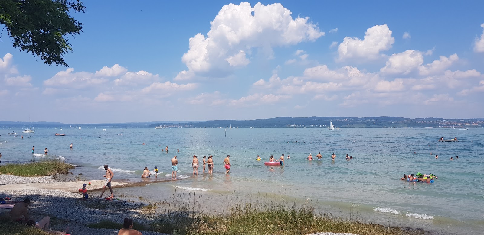 Strandbad Konstanz的照片 带有碧绿色纯水表面