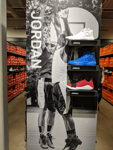 Clothing Store «Nike Factory Store», reviews and photos, 3905 Eagan Outlets Pkwy #200, Eagan, MN 55122, USA