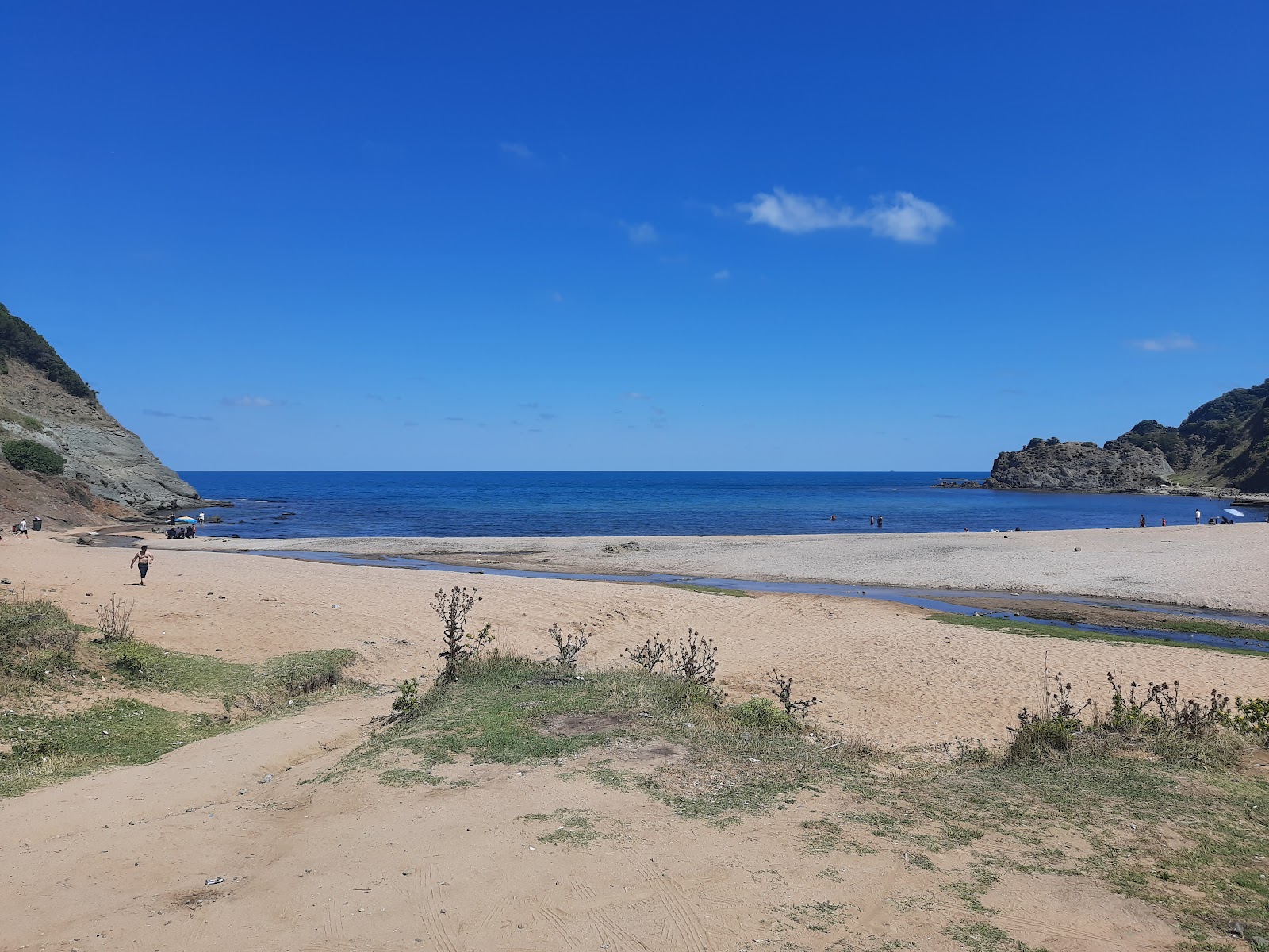 Kabakoz Beach的照片 带有碧绿色纯水表面