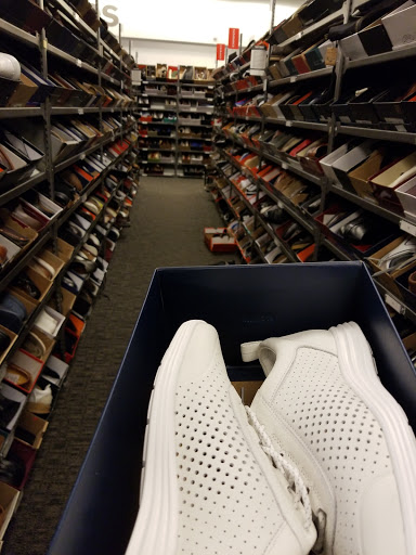 Department Store «Nordstrom Rack Chicago Avenue», reviews and photos, 101 E Chicago Ave, Chicago, IL 60611, USA