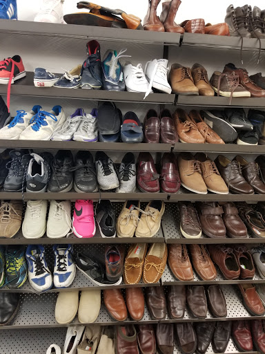 Thrift Store «McClintock & Southern Goodwill Retail Store & Donation Center», reviews and photos, 1546 E Southern Ave, Tempe, AZ 85282, USA