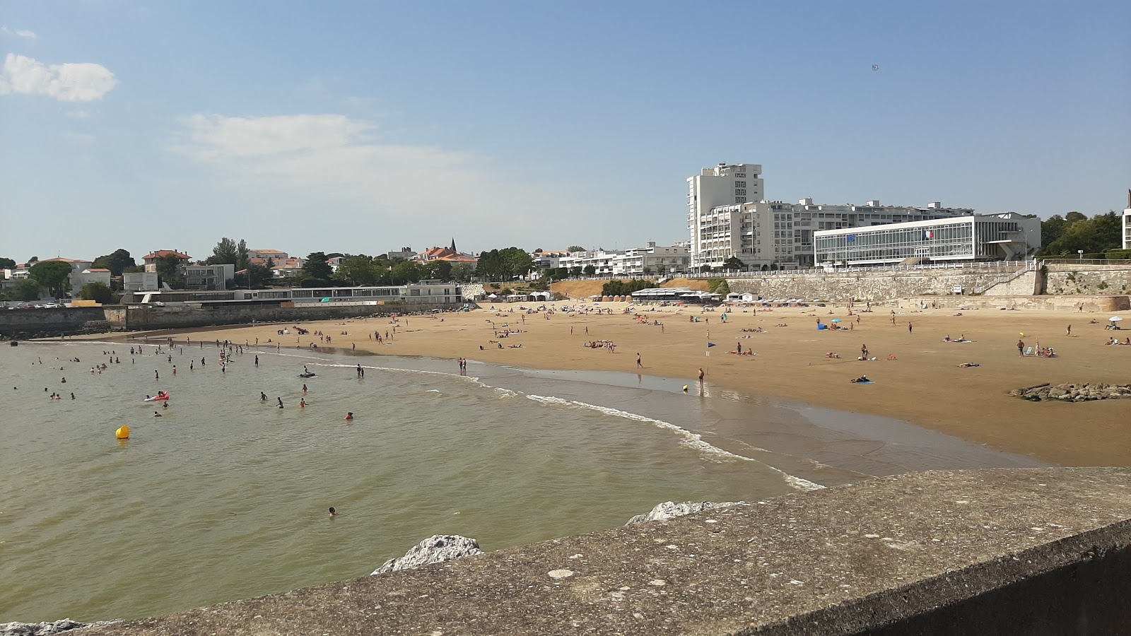 Foto di Plage de Royan con una superficie del sabbia marrone