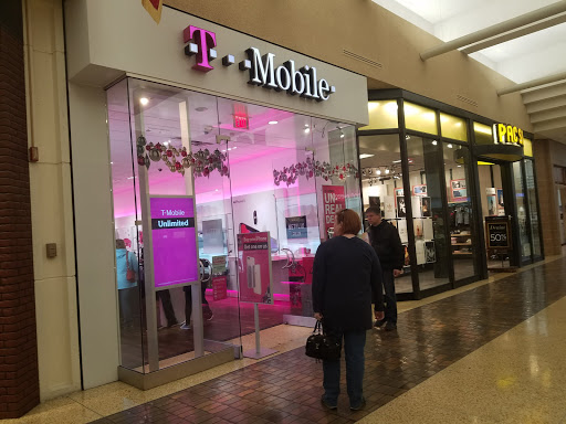 T-Mobile, 254 Northtown Dr NE, Blaine, MN 55434, USA, 