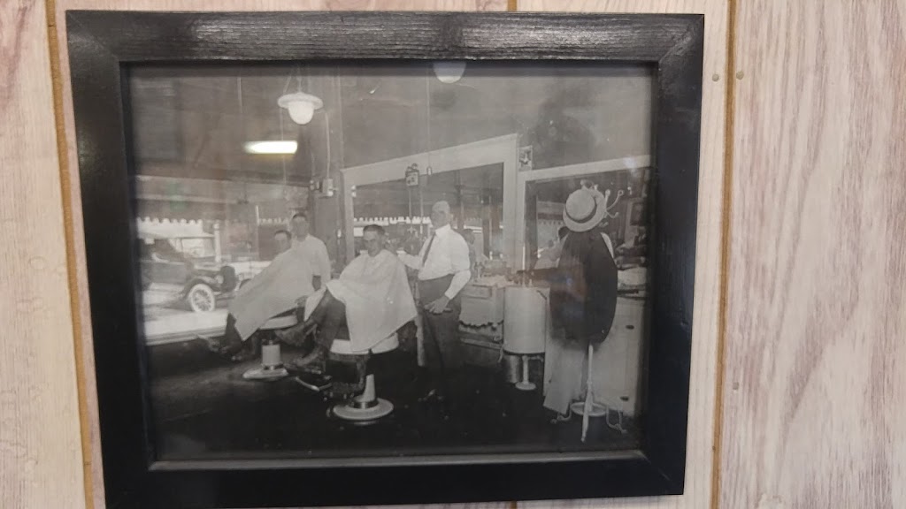 Hank's Barber Shop 98284