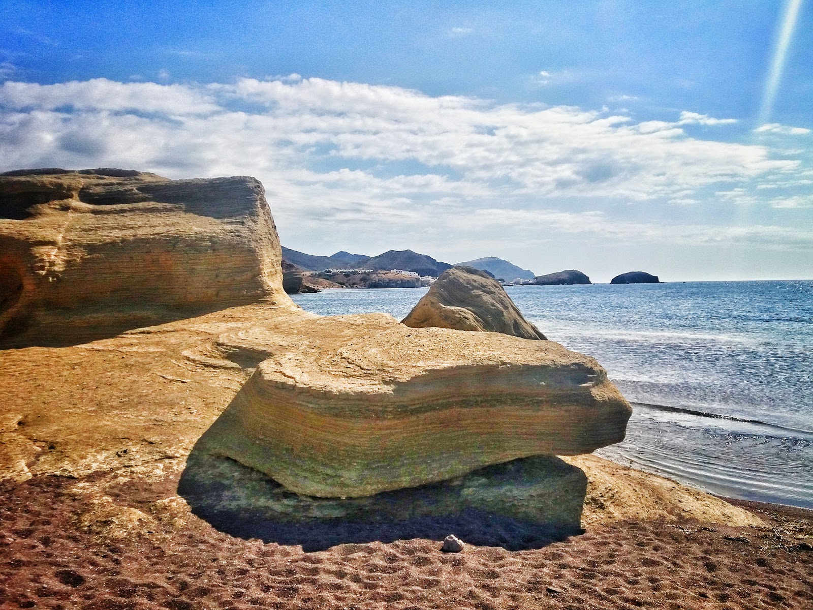 Fotografija Cala Violeta nahaja se v naravnem okolju