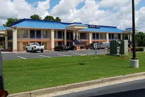 Royal Inn Douglasville image