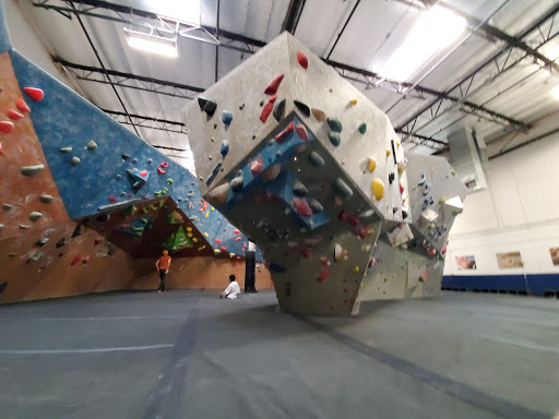 Rock Climbing Gym «Hangar 18 Indoor Climbing Gym - Rancho Cucamonga», reviews and photos, 9004 Hyssop Dr, Rancho Cucamonga, CA 91730, USA