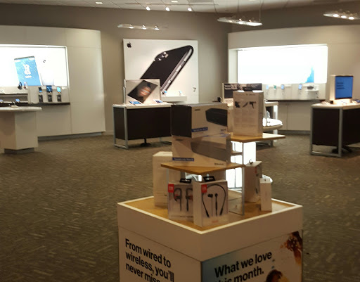 Cell Phone Store «Verizon», reviews and photos, 10120 W McDowell Rd #100, Avondale, AZ 85392, USA