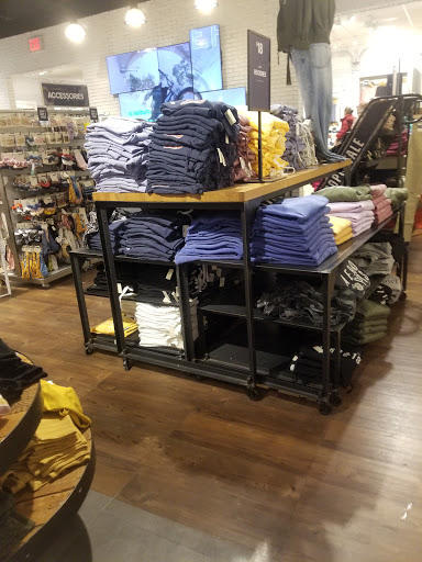 Clothing Store «Aéropostale», reviews and photos, 200 Baychester Ave, Bronx, NY 10475, USA