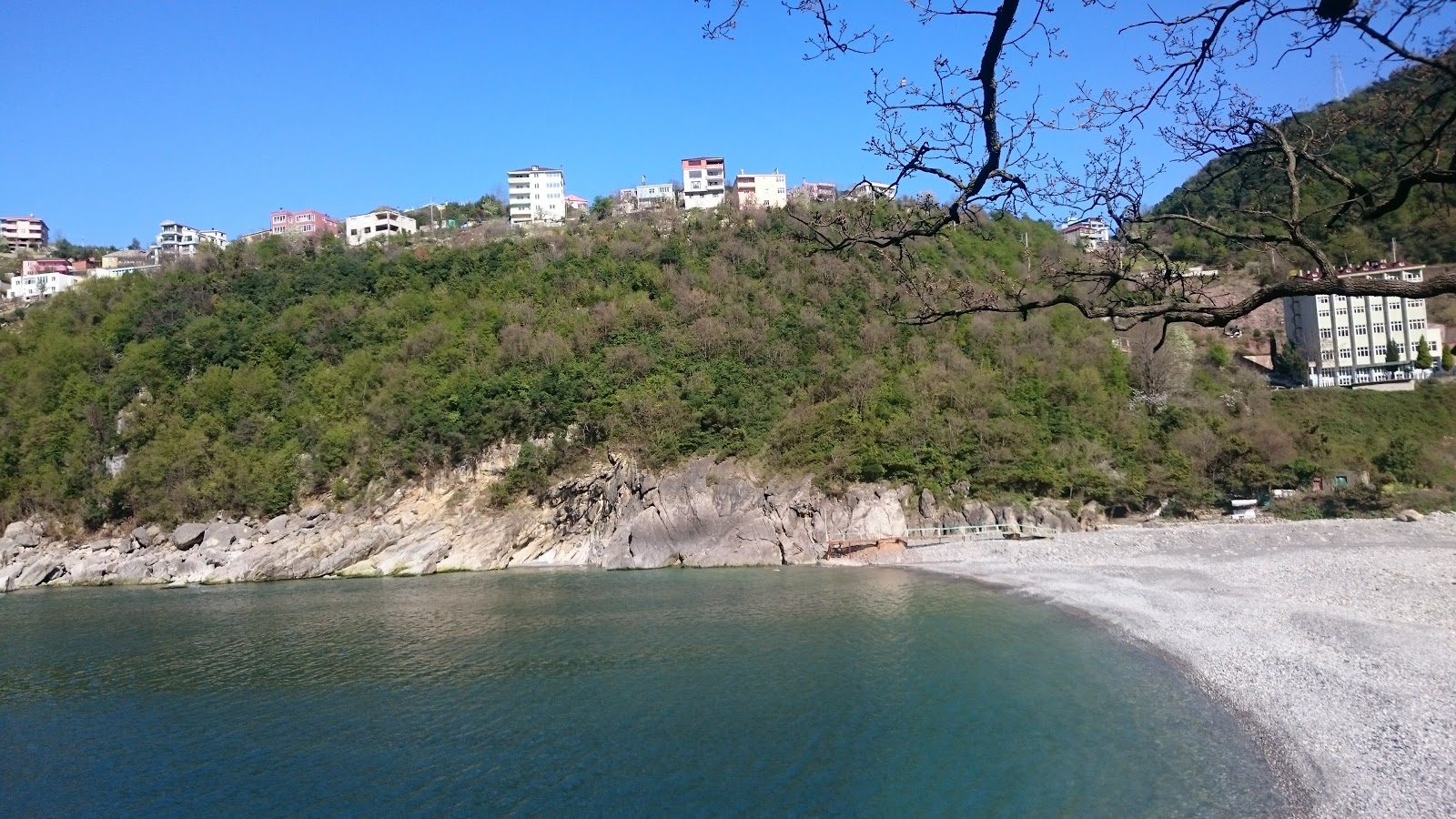 Foto av Degirmenagzi Plaji omgiven av berg