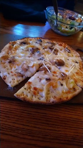 Pizza Restaurant «Cadillac Pizza Pub», reviews and photos, 112 S Kentucky St, McKinney, TX 75069, USA
