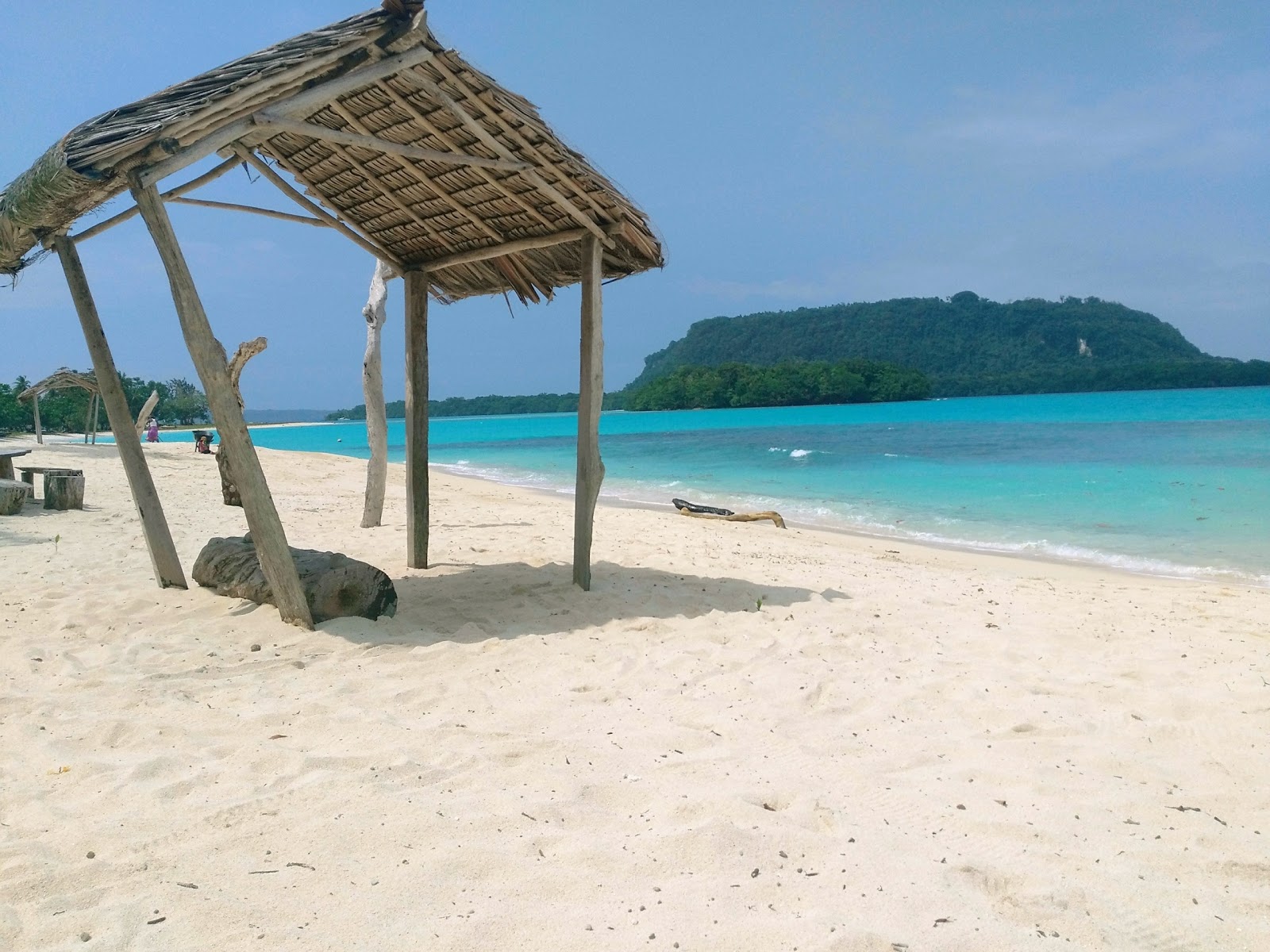 Foto de Port Olry Beach - lugar popular entre os apreciadores de relaxamento