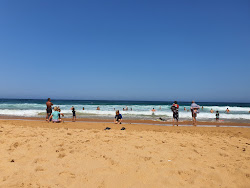 Foto von Bilgola Beach umgeben von Bergen