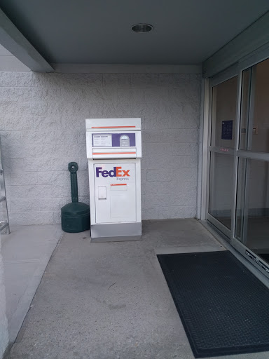 Shipping and Mailing Service «FedEx Ship Center», reviews and photos, 579 Edwards Ave, Calverton, NY 11933, USA
