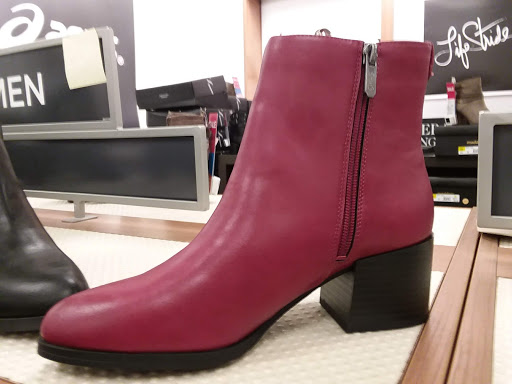 Shopping Mall «Forest Mall», reviews and photos, 835 W Johnson St, Fond du Lac, WI 54935, USA