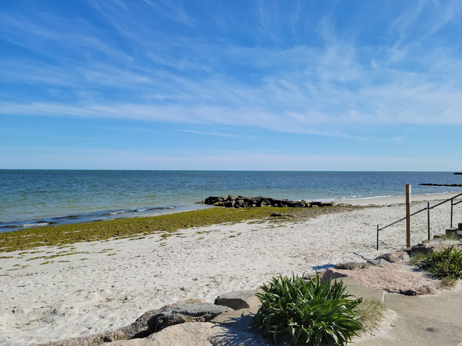 Thatcher Park Beach'in fotoğrafı kısmen otel alanı