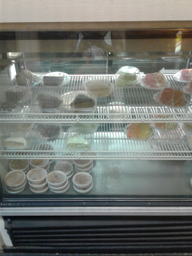 Meal Takeaway «B & M Bar-B-Q & Catering Services», reviews and photos, 840 E 105th St, Cleveland, OH 44108, USA