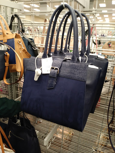 Shopping Mall «Glen Oaks Shopping Center», reviews and photos, 255th St, Glen Oaks, NY 11004, USA