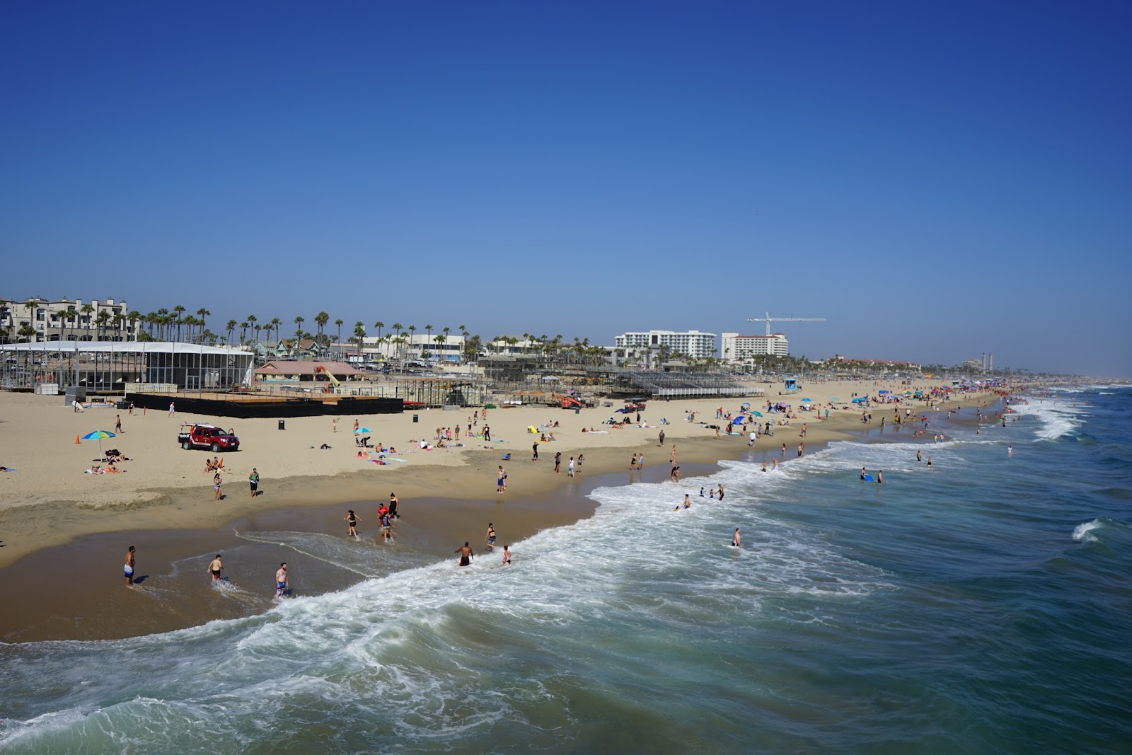 Foto af Huntington Dog Beach med lys sand overflade