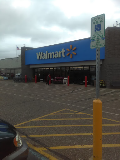 Discount Store «Walmart», reviews and photos, 2222 Crest View Dr, Hudson, WI 54016, USA