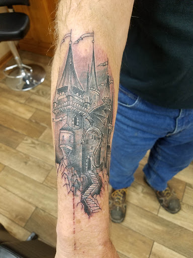 Tattoo Shop «Vanity Tattoo», reviews and photos, 28 S Western Ave, Carpentersville, IL 60110, USA