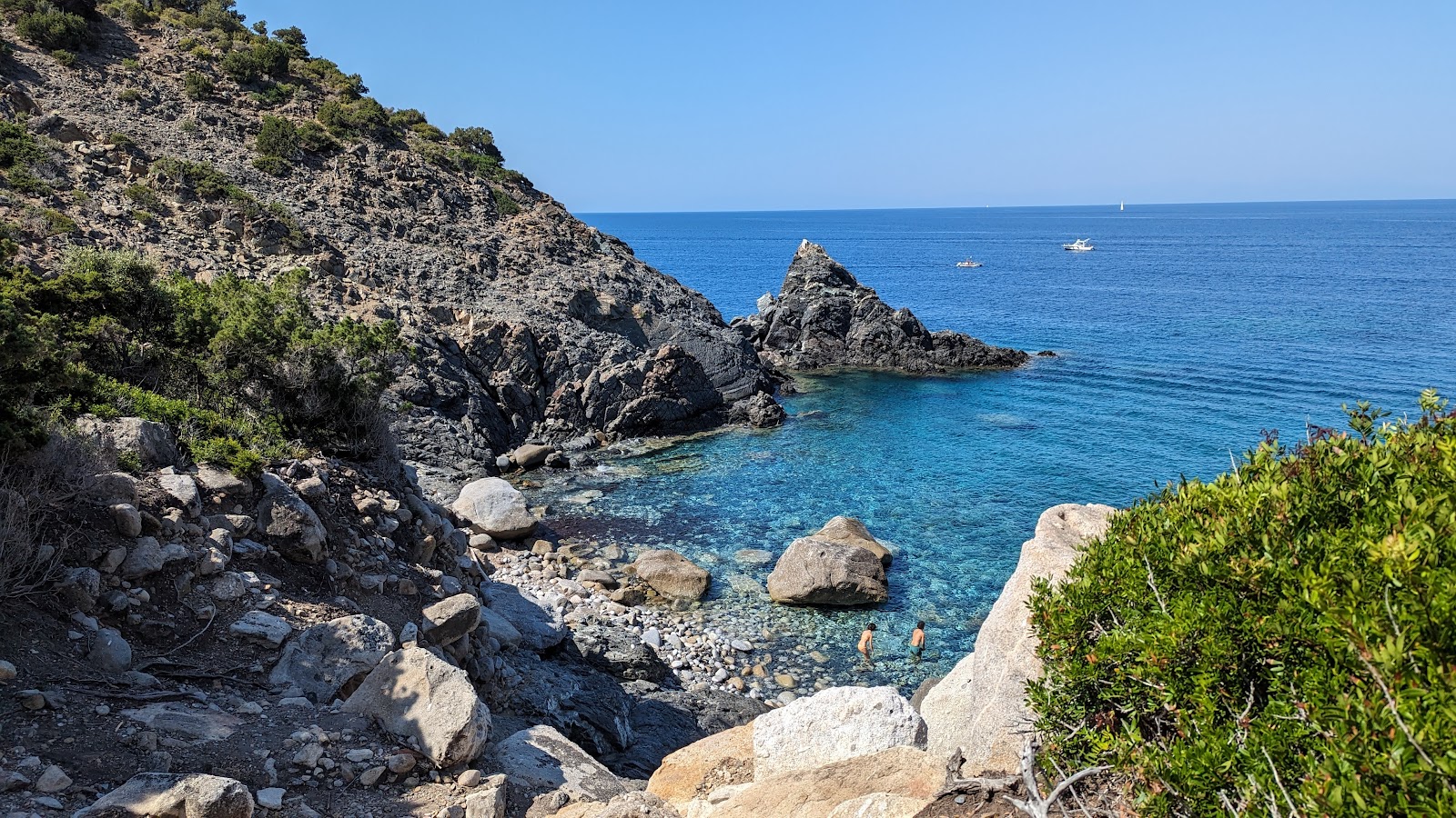 Photo de Spiaggia delle Buche avec roches de surface