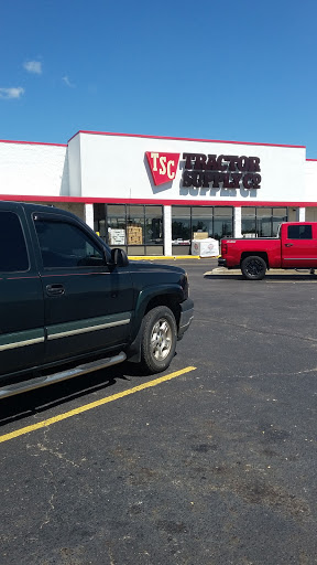 Home Improvement Store «Tractor Supply Co.», reviews and photos, 405 E Clifty Dr, Madison, IN 47250, USA
