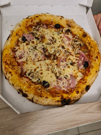 Plats et boissons du Pizzeria Pizza Reina à Les Pennes-Mirabeau - n°2