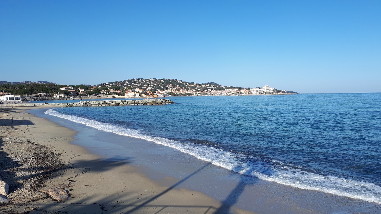 Foto de Croisette beach con agua cristalina superficie