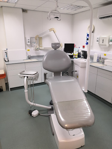 Fallowfield Dental Centre, 306 Platt Ln, Fallowfield, Manchester M14 7BZ, United Kingdom