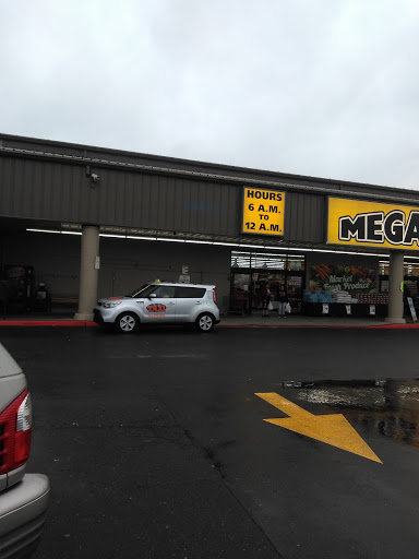 Grocery Store «Mega Foods Woodburn», reviews and photos, 1542 Mt Hood Ave, Woodburn, OR 97071, USA