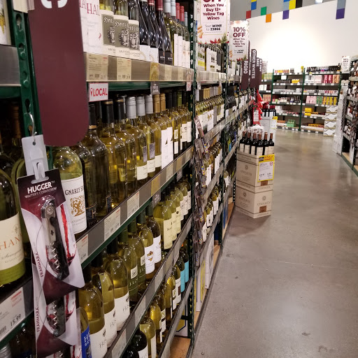 Shopping Mall «Powell Street Plaza Shopping Center», reviews and photos, 5795 Christie Ave, Emeryville, CA 94608, USA