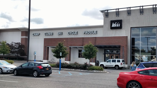 REI, 766 E Big Beaver Rd, Troy, MI 48083, USA, 